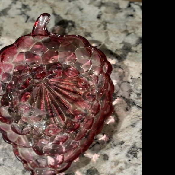 VINTAGE PINK DEPRESSIONS GLASS GRAPE THEME  DISH - Picture 1 of 7